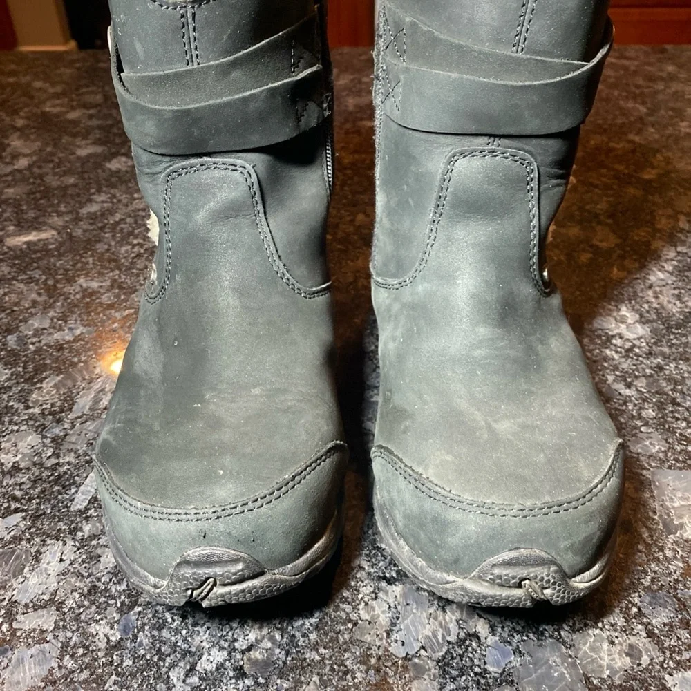 Oboz Madison Waterproof Insulated Winter Boots Womens Sz 7 Black Shearling Lined
